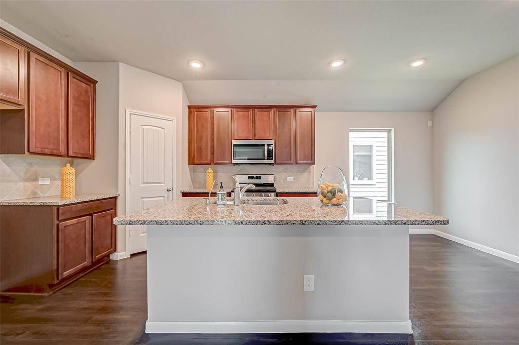 Enjoy granite countertops, custom 42” cabinets, tile backsplash, and a full suite of stainless steel appliances.