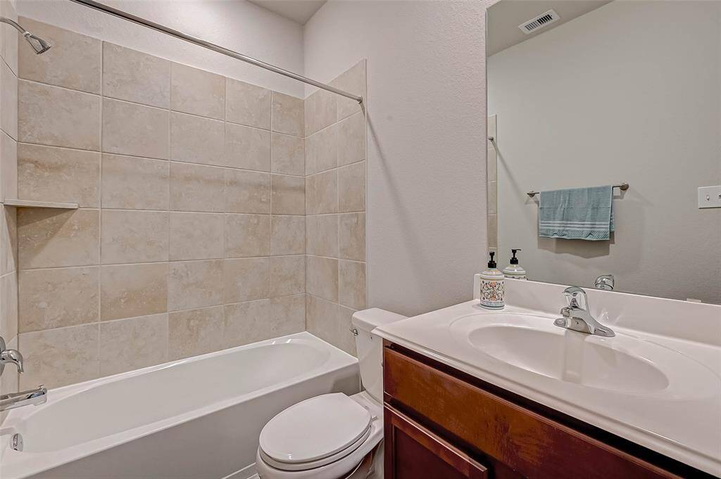 The home offers a spacious secondary bathroom with a tub/shower combo.