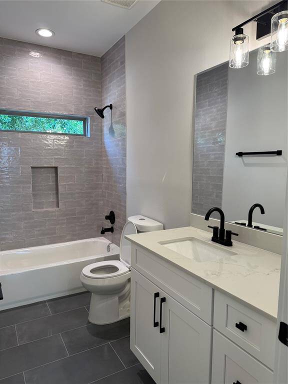 Upstairs secondary bath