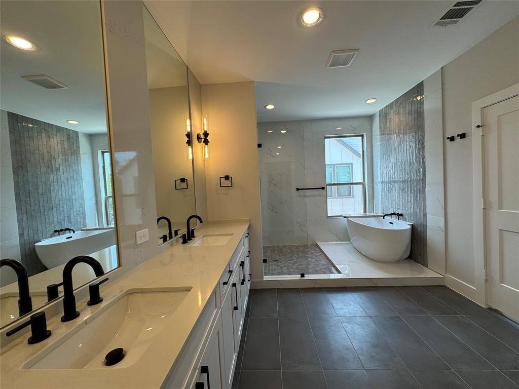 Enjoy the spa like primary bath!