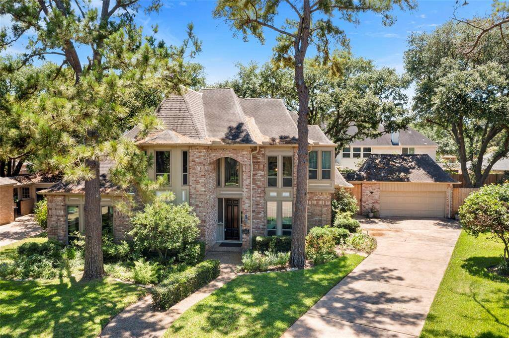 Welcome home to this gorgeous property nestled behind the pines in Chesterfield subdivision in Katy!