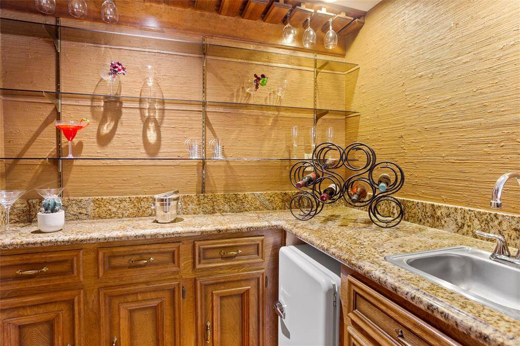 Custom built-ins are always a welcome luxury!