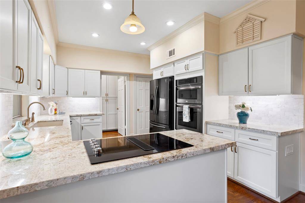 Plenty of storage in this kitchen!