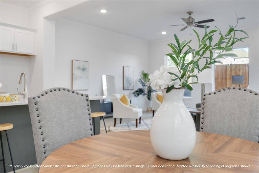 Your cozy breakfast nook offers the perfect space for weeknight meals or weekend brunches—with just the right amount of natural light.