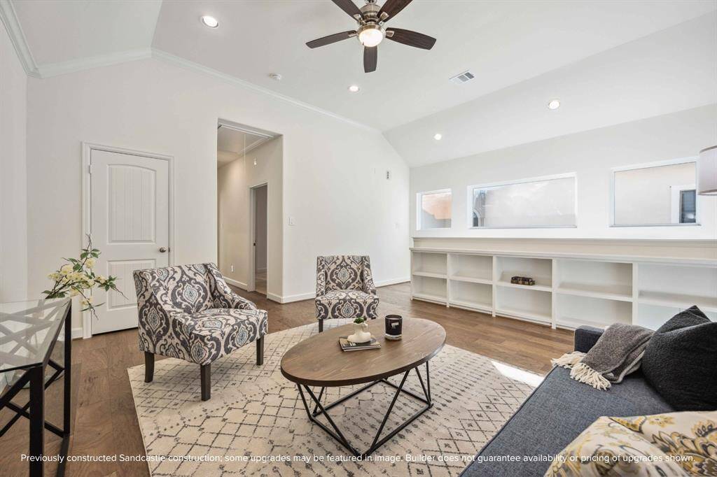 Big on charm and built-ins, this flex space is the unsung hero of the upstairs. Curl up with a good book, host a game night, or finally start that podcast.