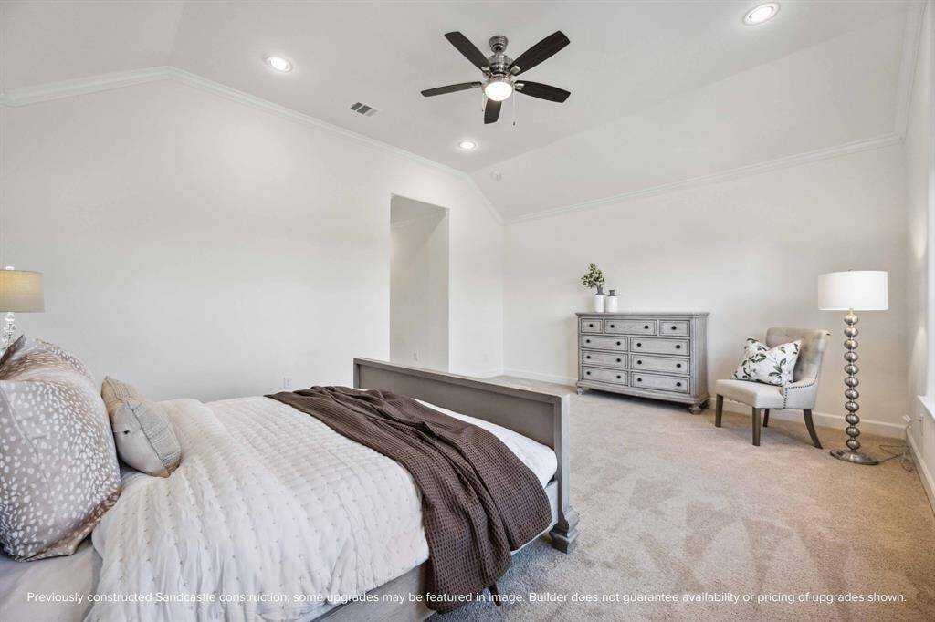 From the texture-rich bedding to the soft morning light, this suite invites you to hit snooze and stay a little longer.