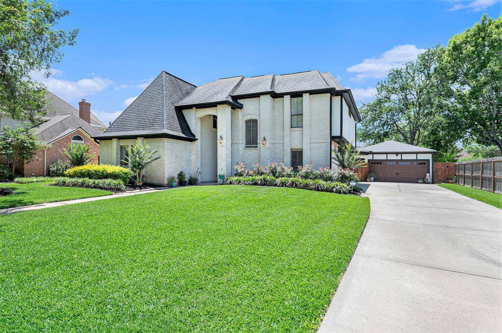 Welcome to 2227 Country Creek Way!