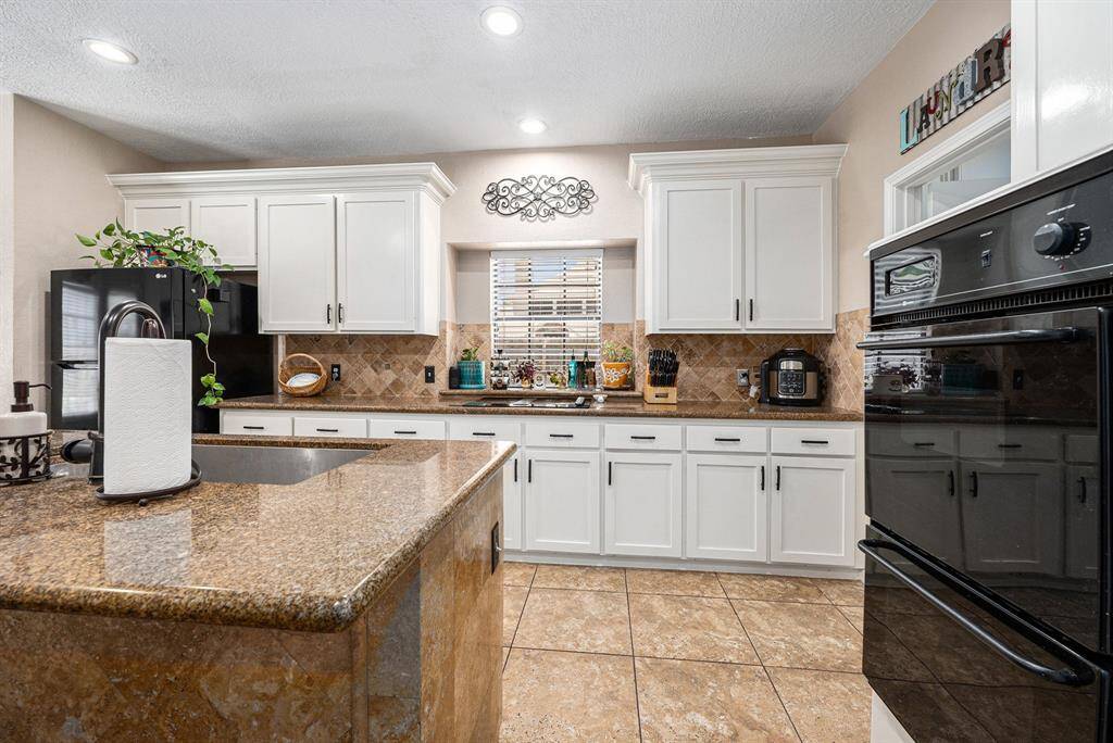 Lots of space to move around while preparing meals.