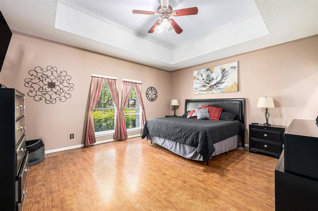A primary suite with lots of decorating possibilities