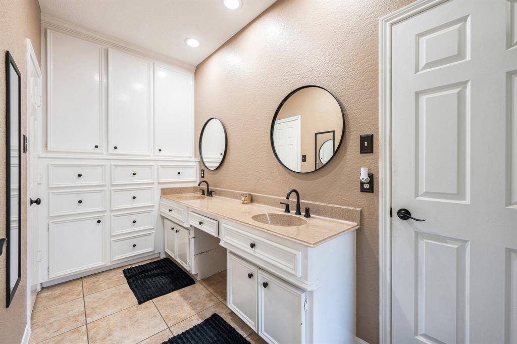 Primary bath with great light