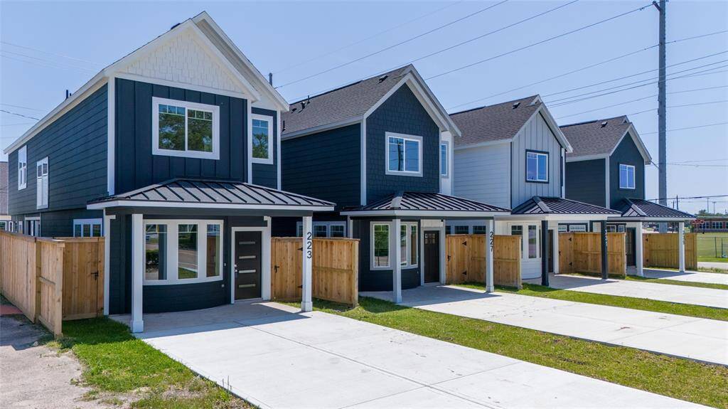 223 South Broadway Street in the growing city of La Porte, Texas… home to Sylvan Beach, Historic Main Street district and so much more!