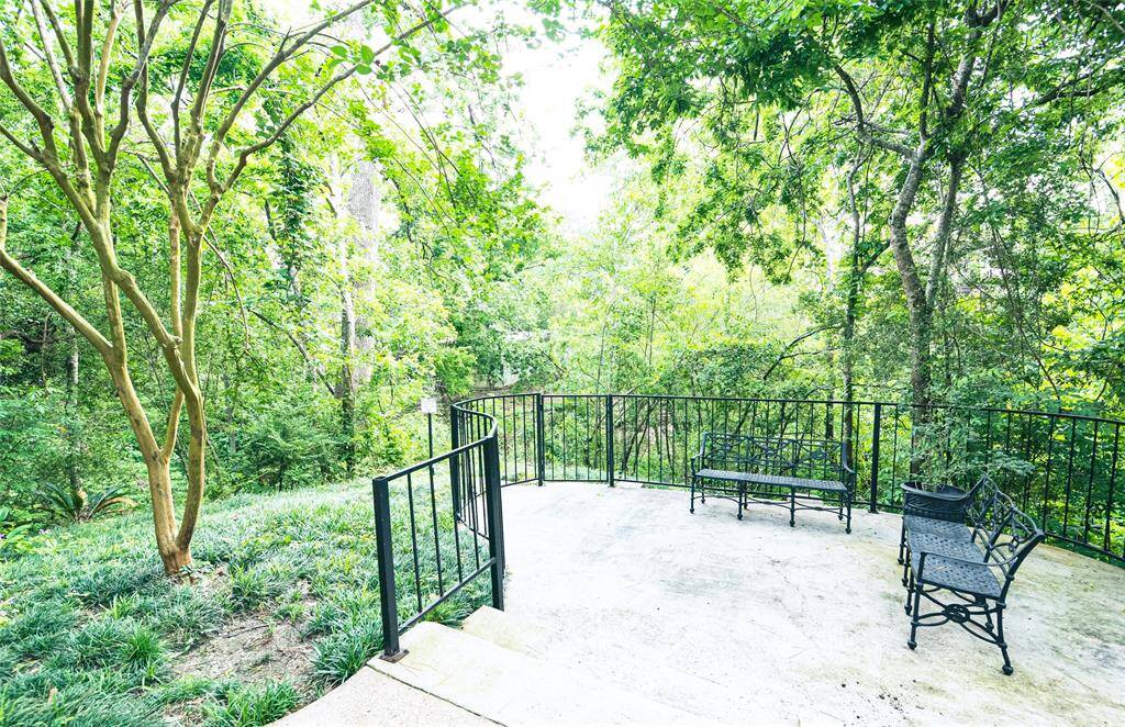 Beautiful corner space to sit and enjoy the serene natural landscape.
