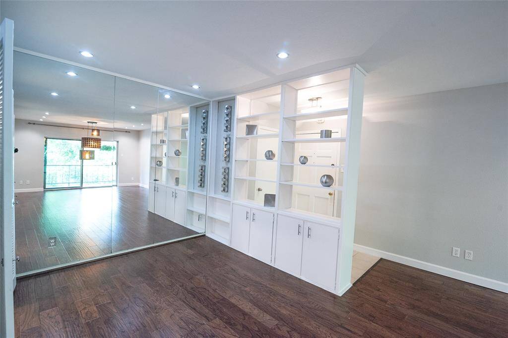 Dinning area with custom built-in shelving