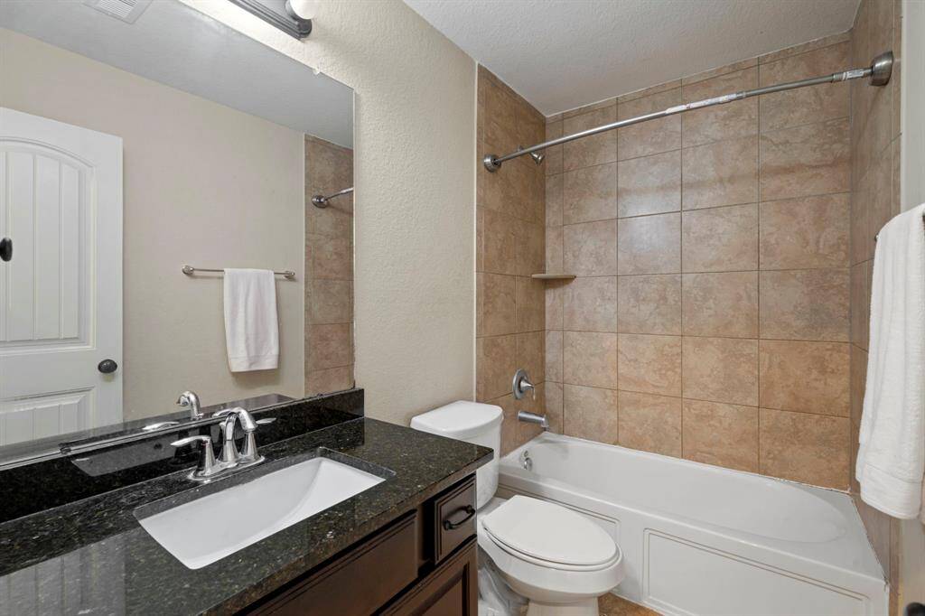 Both secondary beds share this full bath on the 1st floor