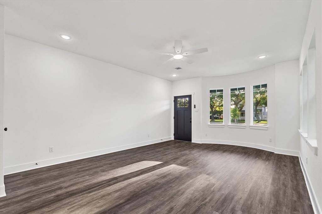 Come on in to meet your massive living area! Complete with a ceiling fan, recessed, lights, bay windows, and luscious luxury vinyl flooring.