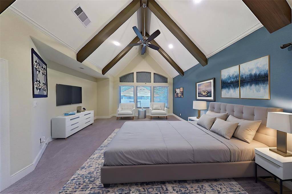 Virtually staged Primary highlighting size and features