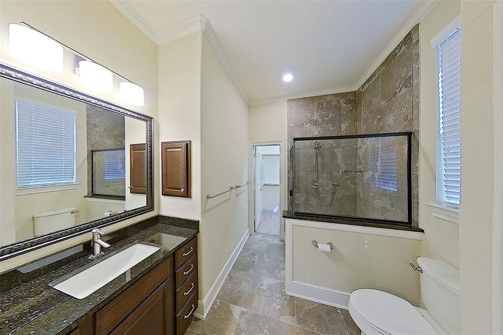 Great sized en-suite for 2nd Primary