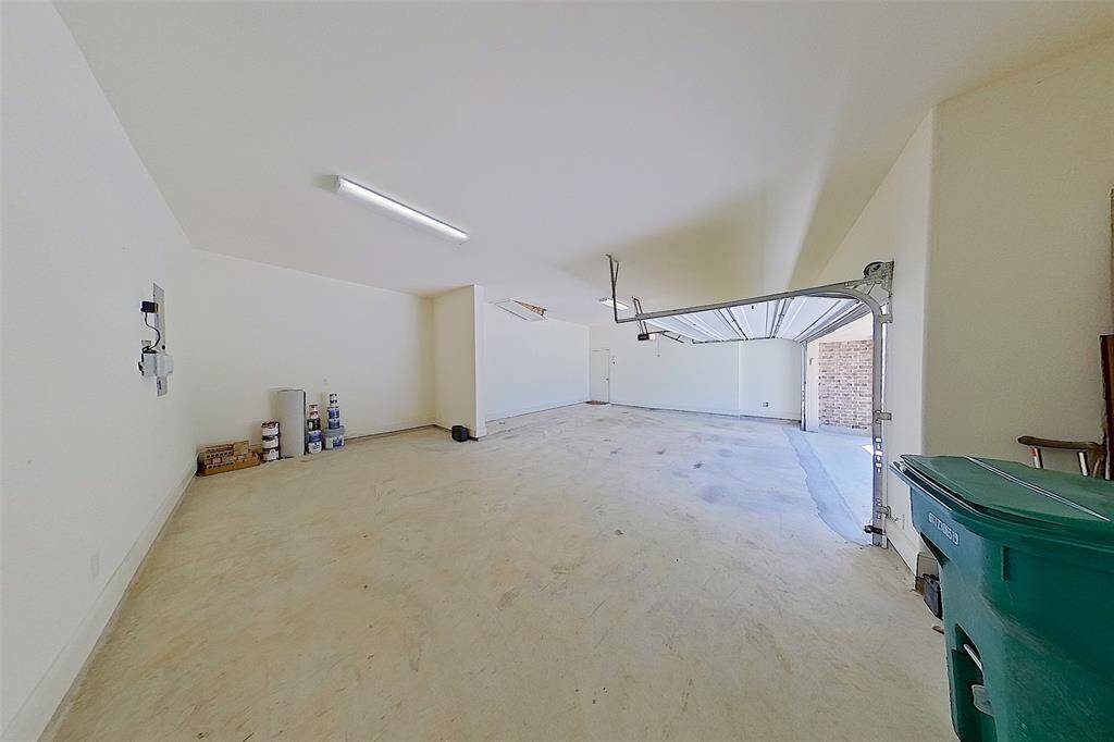 Large garage with plenty of room for your toys