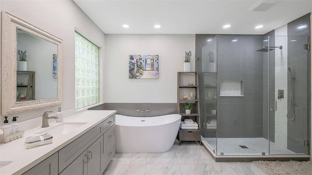 Look at this amazing custom closet!!!  You will be so organized.