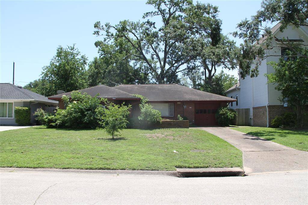 Welcome to 2315 Hewitt. This is a lot value only sale. 7444sf. 60x120 Lot. Home is in the flood zone. Tear the house down and build the home of yoiur dreams. Lot has never flooded. Build up and out of the flood zone.