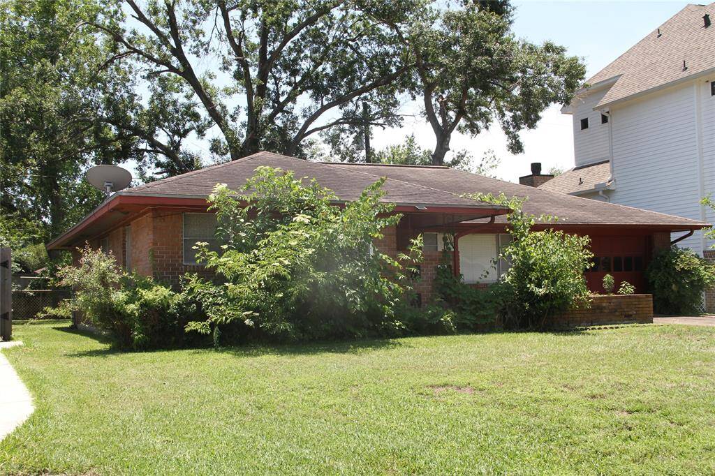 60x120 ft lot measuring 7444 sf. You can build a spacious project with a 4-5 ft. high foundation out of the flood zone.  Flood insurance would costs you $450 a year for flood insurance.