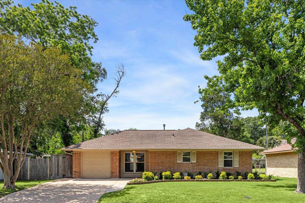 This quaint Oak Forest original home has just the right amount of space with many improvements under its belt!