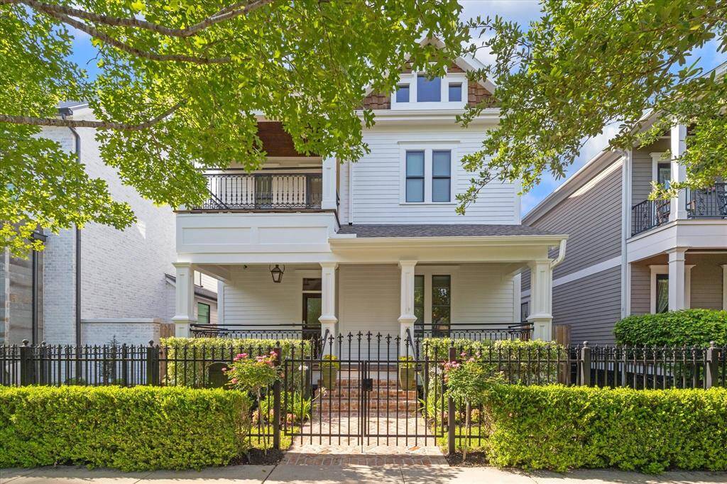Welcome to 233 W 23rd!