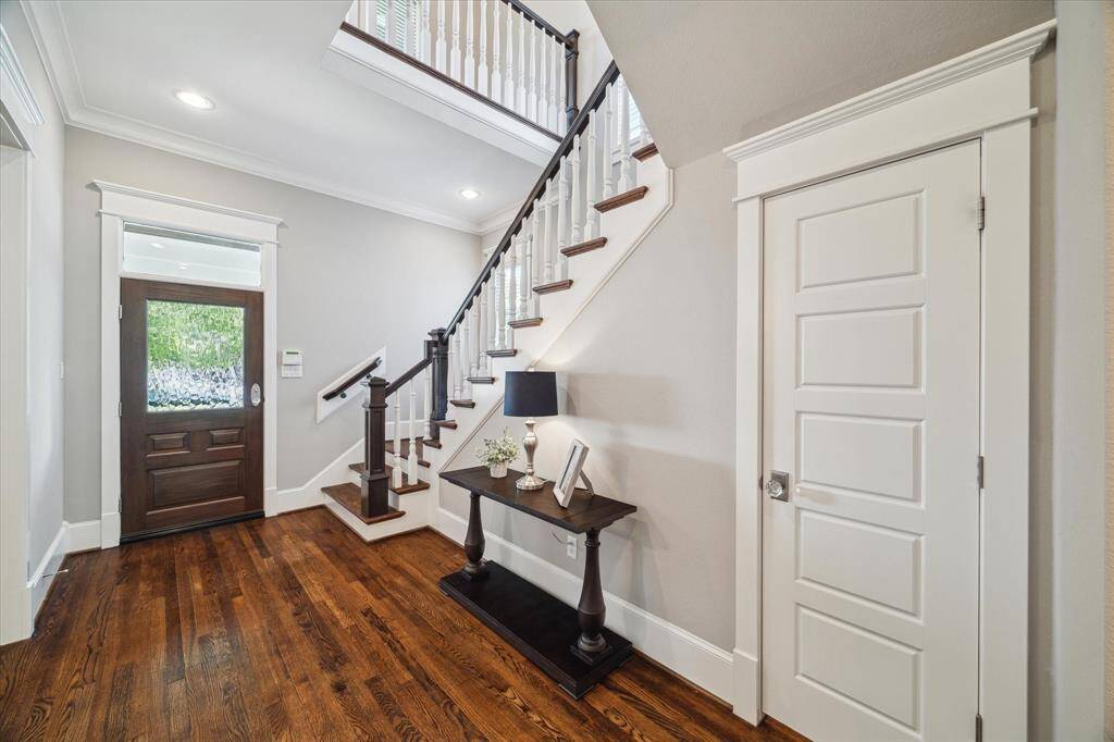 Grand foyer to greet you as you walk in.