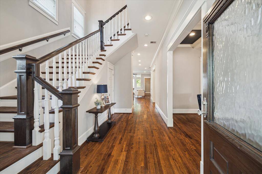 The downstairs is 11ft ceilings.