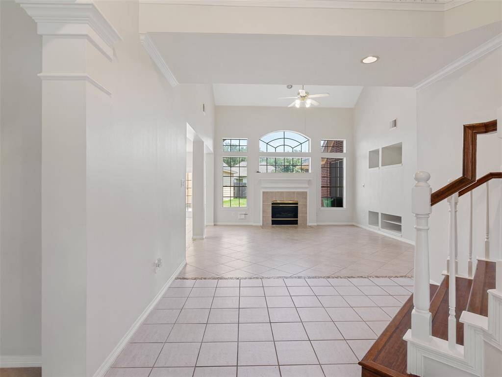 Amazing Foyer