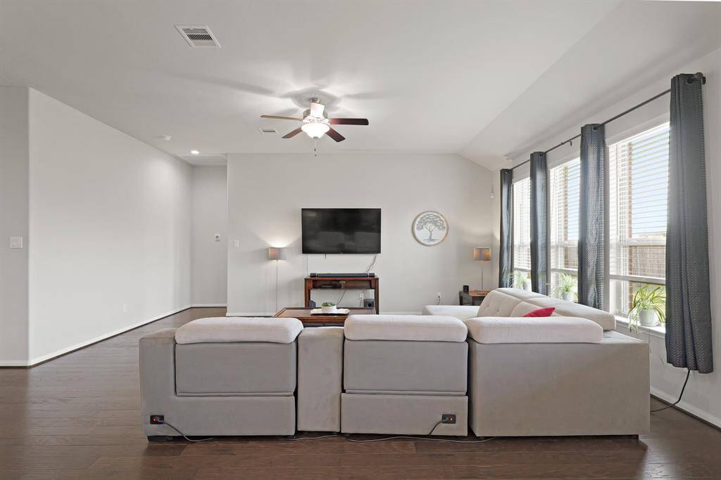 Light, airy, and functional—the layout adapts to both quiet nights and game-day crowds