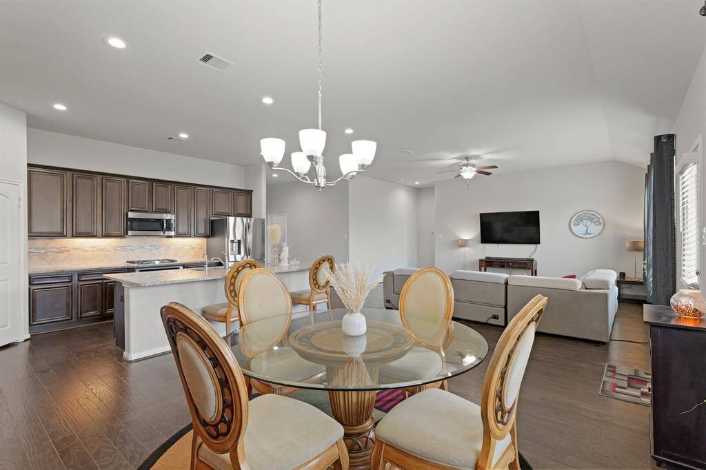 With sight lines to every corner of the common areas, this layout just makes life easier.