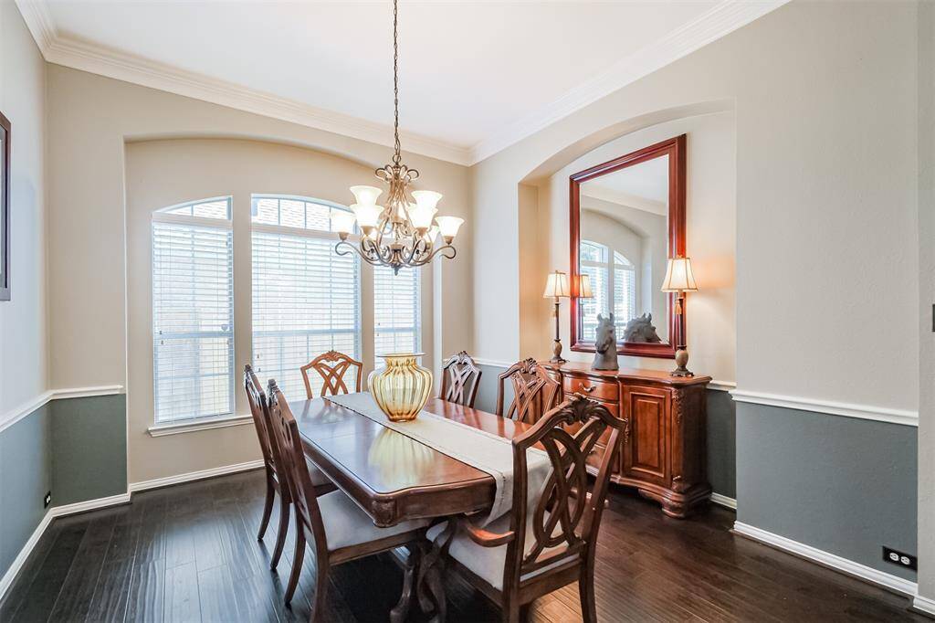 The elegant dining room with engineered wood flooring, perfect for entertaining.