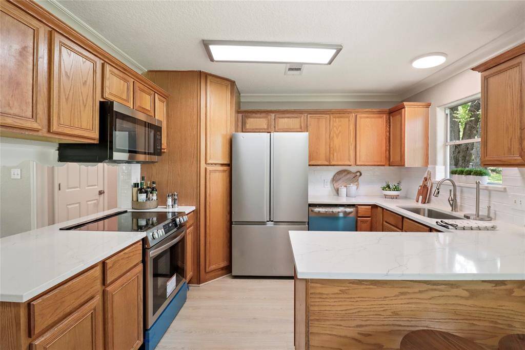 Kitchen - 2025 stove and dishwasher, refrigerator stays