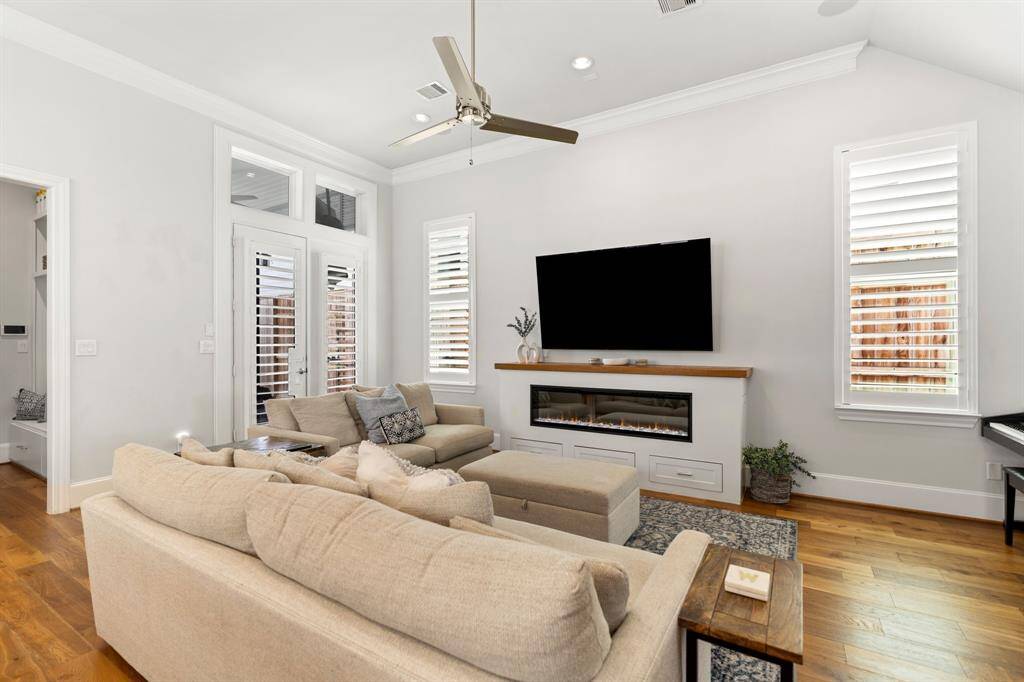 Tall Ceilings!
