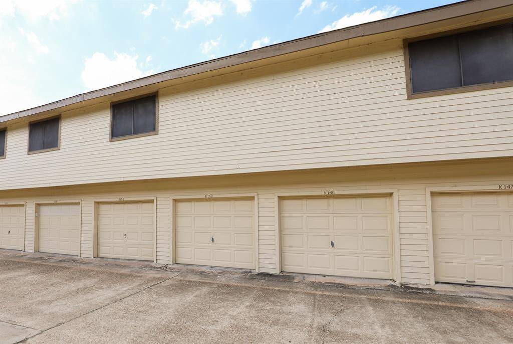 This community is unique in that each unit has its own attached garage. In addition, there is plenty of unassigned parking spots for guests or additional cars throughout the complex.