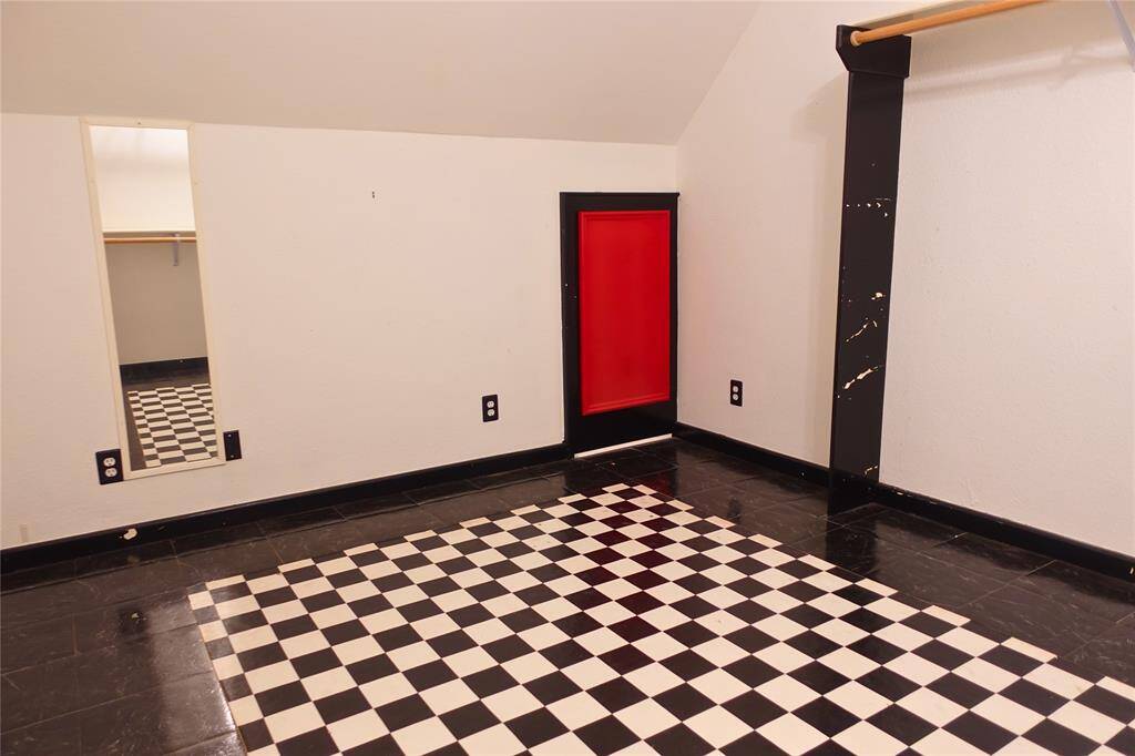 Whimsical Walk-In with Retro Charm