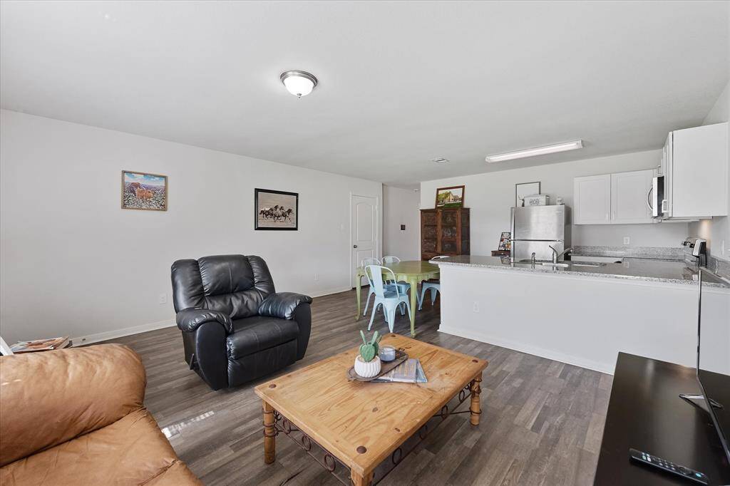 Breakfast bar for additional casual dining