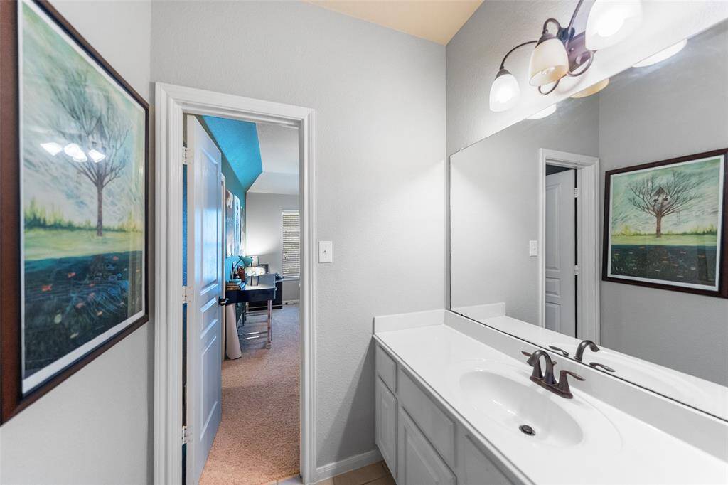 Full bathroom #2