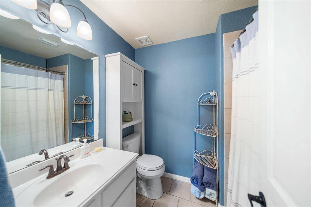 Full bathroom #3