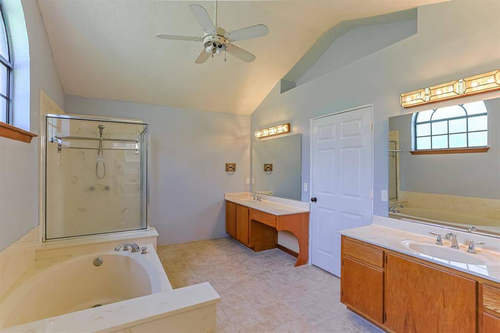 Soaker tub in primary