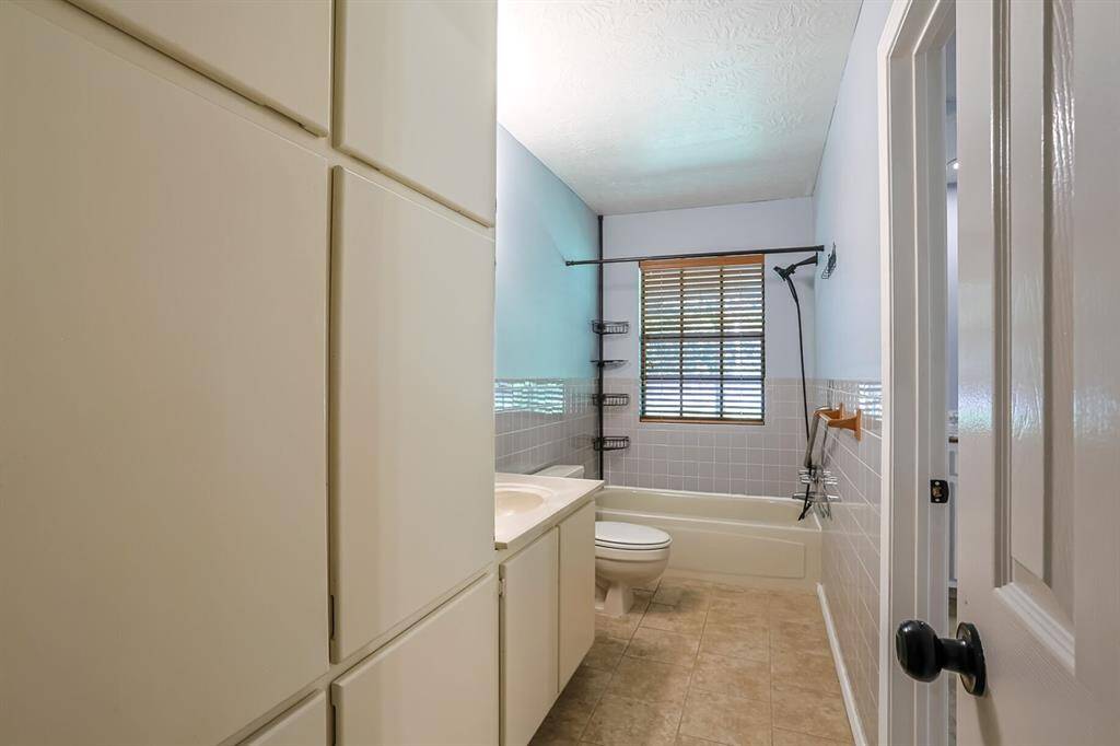 2nd bathroom