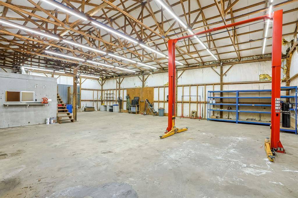 Incredible shop with 12000lb lift!