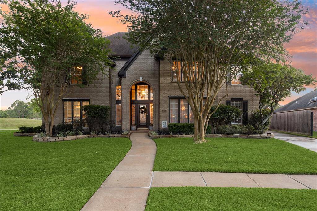 WELCOME HOME TO 2665 WARWICK DR RIGHT IN THE PRESTIGIOUS GATED COMMUNITY OF SOUTH SHORE HARBOUR!