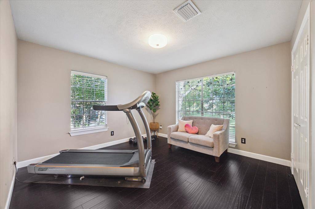 Flex room-A versatile space that can be customized to fit your needs—ideal as a gym or playroom.