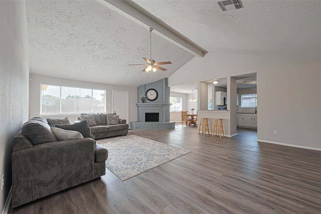 Large Open Concept Family Room!