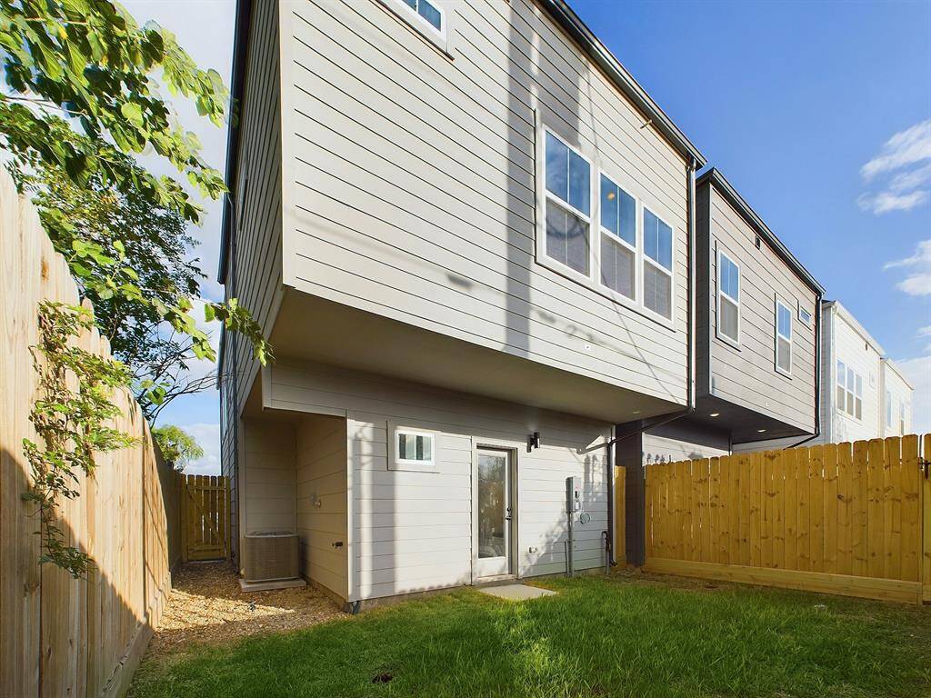 Backyard sizes vary from unit to unit.