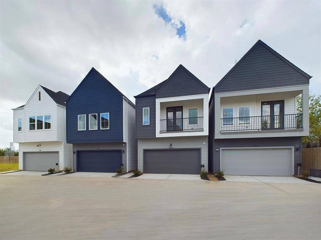32-freestanding homes gated community with Downtown iews!