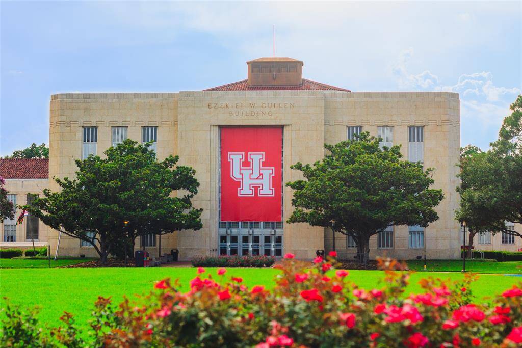 Close to University of Houston