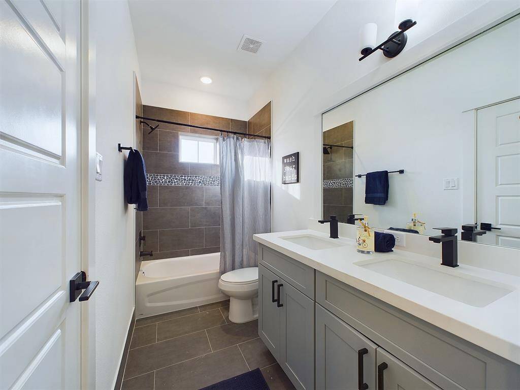 Full secondary bathroom with tub & shower head. FINISHES & FLOOR PLANS WILL VARY!
